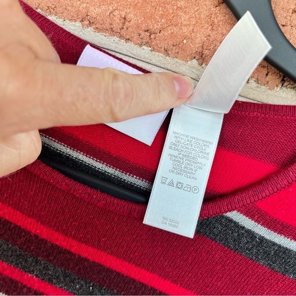 Beautiful light weight striped sweater. Petite Medium - Picture 6 of 7